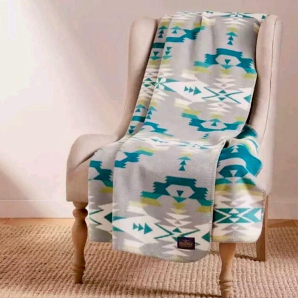 NEW Pendleton Home Collection Blanket Reversible Jacquard Classic Throw 50”x70”
